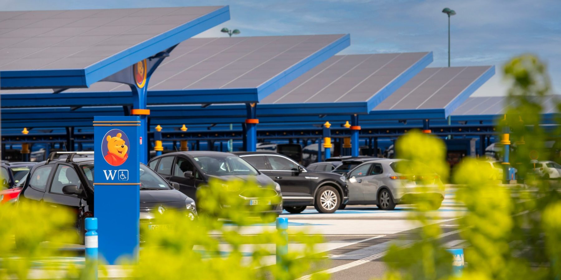 Ombrières de parking photovoltaïques – Disneyland Paris - Crédit Photo : Disneyland Paris